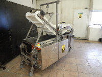 Boiling machine fitted with conveyor belt for the food industry